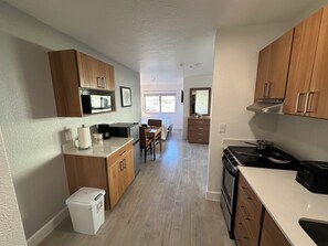 Deluxe Studio Suite, Non Smoking | Private kitchenette | Full-size fridge, microwave, oven, stovetop - B&J HOTELS (Roswell)