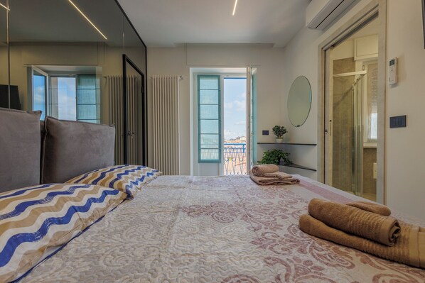 2 chambres, fer et planche à repasser, Wi-Fi, draps fournis