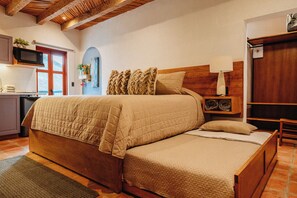 Hochwertige Bettwaren, Daunenbettdecken, kostenlose Babybetten