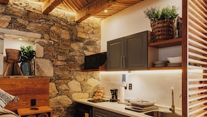 Kamar Deluks, 1 kamar tidur, balkon, pemandangan gunung | Dapur pribadi | Bumbu
