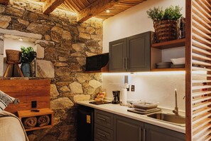 Deluxe Room, 1 Bedroom, Balcony, Mountain View | Private kitchen | Spices