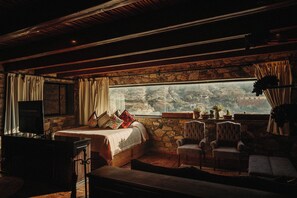 Junior Room, 1 Bedroom, Bathtub, Mountain View | Premium bedding, down comforters, free cribs/infant beds, free WiFi