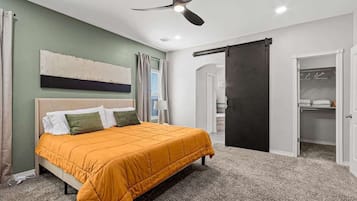 4 habitaciones, tabla de planchar con plancha, wifi y ropa de cama