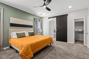 4 bedrooms, iron/ironing board, WiFi, bed sheets