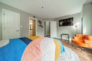 2 bedrooms, desk, iron/ironing board, travel cot