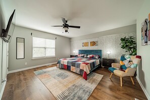 2 bedrooms, desk, iron/ironing board, travel cot