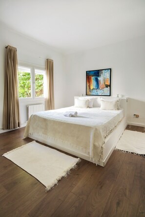 2 chambres, fer et planche à repasser, Wi-Fi, draps fournis
