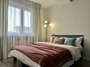 1 bedroom, iron/ironing board, WiFi, bed sheets - Cozy studio with WiFi and AC in center of Almaty (Almaty)