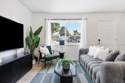 NEW Tranquil Escape - Hot Tub, BBQ, Near LA & Disney