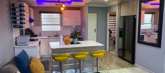 Marvelous Getaway  Home with Fibre & 5G internet, 24 hour security in Alberton.