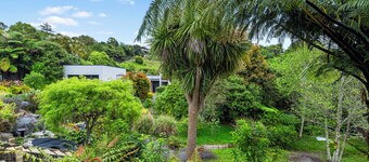 The Red Door - New Plymouth Holiday Home