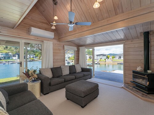 Waterfront Paradise - Pauanui Holiday Home