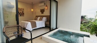 Cozy private studio with WiFi, AC, jacuzzi, volcano views, 8min drive to Fortuna