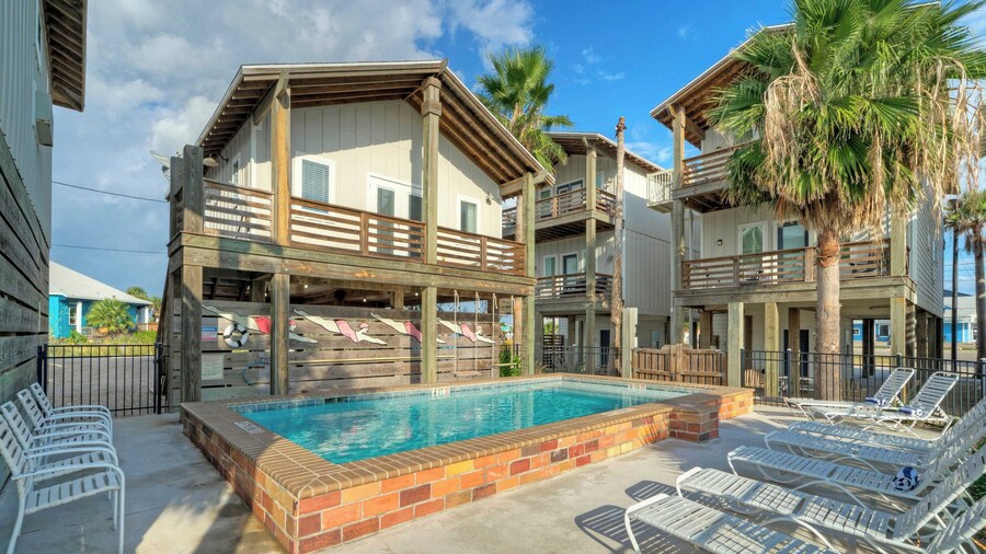 Fish Camp Cottage by Avantstay Shared Pool+views