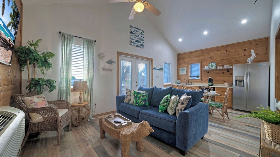 Fish Camp Cottage by Avantstay Shared Pool+views
