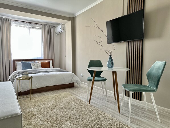 1 dormitorio, tabla de planchar con plancha, wifi y ropa de cama