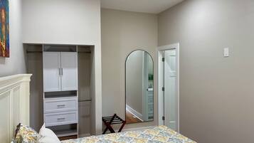 1 غرفة نوم ومكواة/لوح كي وواي فاي وملاءات أسرّة