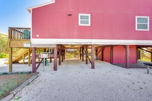 Property grounds - Ocean Views + Deck: Family Home, Steps From Beach (Port St Joe)