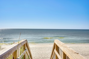 On the beach - Ocean Views + Deck: Family Home, Steps From Beach (Port St Joe)