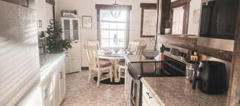 Charming 2-bedroom cottage in Franklin, NC in the Great Smoky Mountains