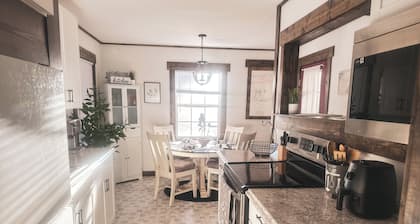 Charming 2-bedroom cottage in Franklin, NC in the Great Smoky Mountains