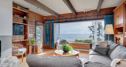 Orca Point Beachfront Suite: Enjoy Your Private Beach Seconds Outside Your Door!