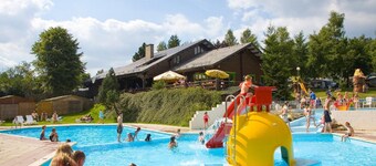 ชาเลต์ที่มีเสน่ห์ พร้อม สระว่ายน้ำ