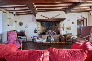 TV, fireplace, DVD player