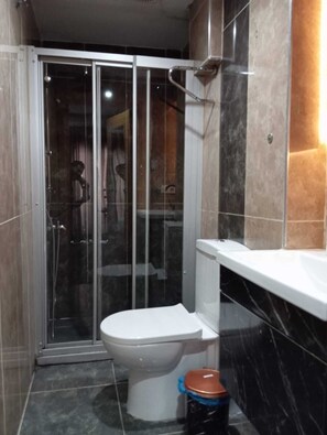 Gratis toiletartikelen, pantoffels, zeep, shampoo