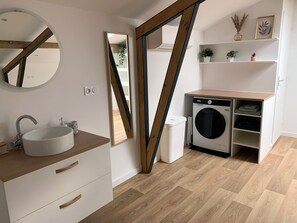 Interior - Charming 1-bedroom apartment in beautiful Roques with WiFi, AC (Roques)