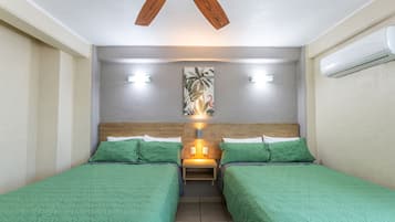 Master | Hypo-allergenic bedding, blackout drapes, soundproofing, free WiFi