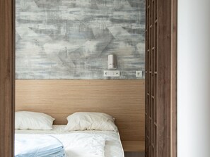 Nhà gỗ | 3 phòng ngủ, trang bị nội thất với thiết kế riêng biệt, bộ trải giường 