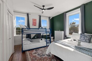 5 bedrooms, iron/ironing board, WiFi, bed sheets