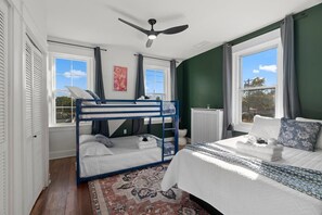 5 bedrooms, iron/ironing board, WiFi, bed sheets