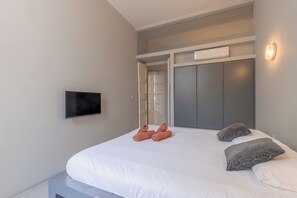 Luxury Apartment, City View | Living area | 30-inch Smart TV with digital channels, streaming services - Spacious & Luxury 3BR Central Apartment (Valletta)