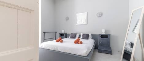 Luxury Apartment, City View | 3 bedrooms, iron/ironing board, free WiFi, bed sheets