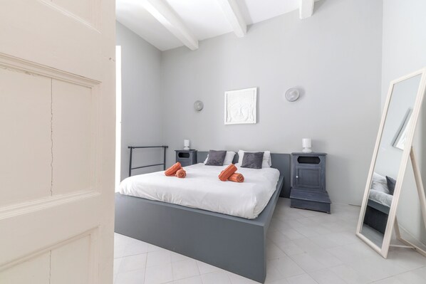 Luxe appartement, uitzicht op stad | 3 slaapkamers, een strijkplank/strijkijzer, gratis wifi, beddengoed
