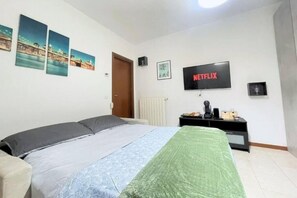 1 makuuhuone, silitysrauta/-lauta, Wi-Fi, vuodevaatteet