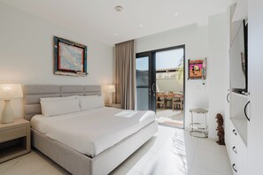 1 bedroom, in-room safe, iron/ironing board, free WiFi