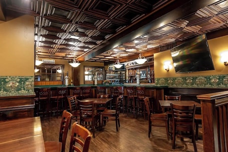 Bar (on property). Mark Twain Room - Big Tree Inn - In-Room Jacuzzi