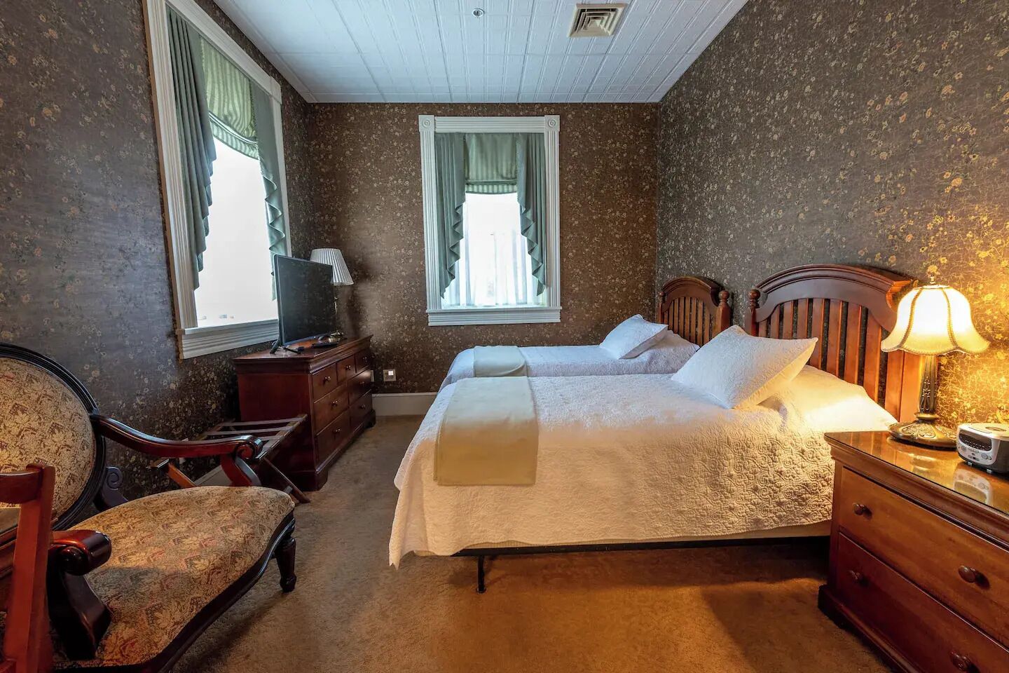 1 bedroom, desk, iron/ironing board, WiFi