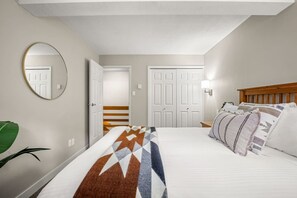 2 Schlafzimmer, Schreibtisch, Reisekinderbett, kostenloses WLAN