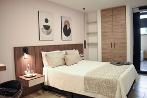 Deluxe Suite, 1 Bedroom, Terrace | 1 bedroom, Egyptian cotton sheets, premium bedding, minibar - Hotel Molinos by Growing Group (Medellín)