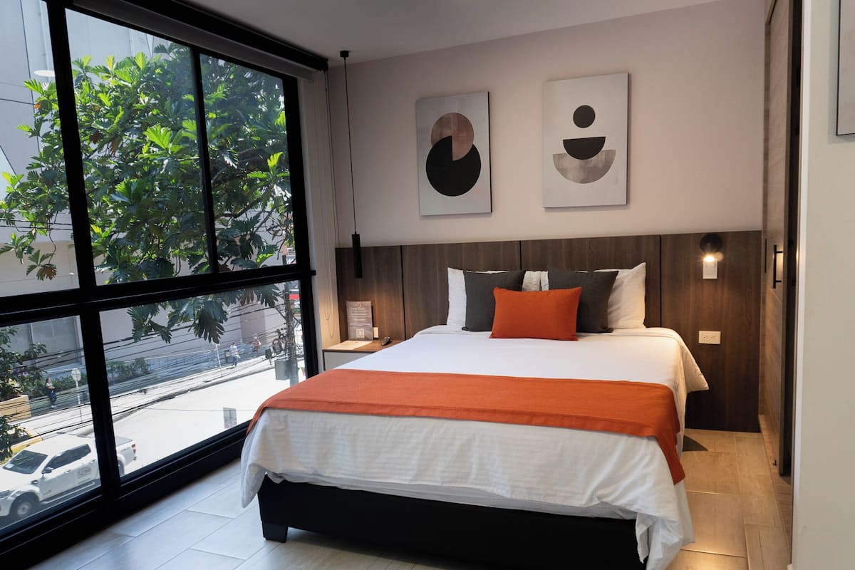 1 bedroom, Egyptian cotton sheets, premium bedding, minibar