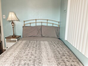 3 bedrooms, iron/ironing board, travel crib, WiFi