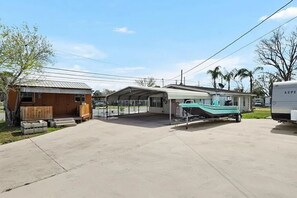 Exterior - 3BR Weslaco Home, Near Progresso & Outlet Mall with WiFi, AC (Weslaco)