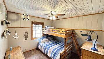 3 bedrooms, in-room safe, iron/ironing board, travel crib