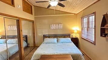 3 bedrooms, in-room safe, iron/ironing board, travel cot