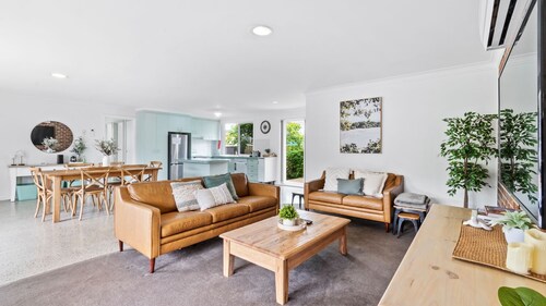 Light and Bright at Maloneys