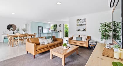Light and Bright at Maloneys